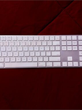 Apple Magic Keyboard (original) White Wireless Lightning